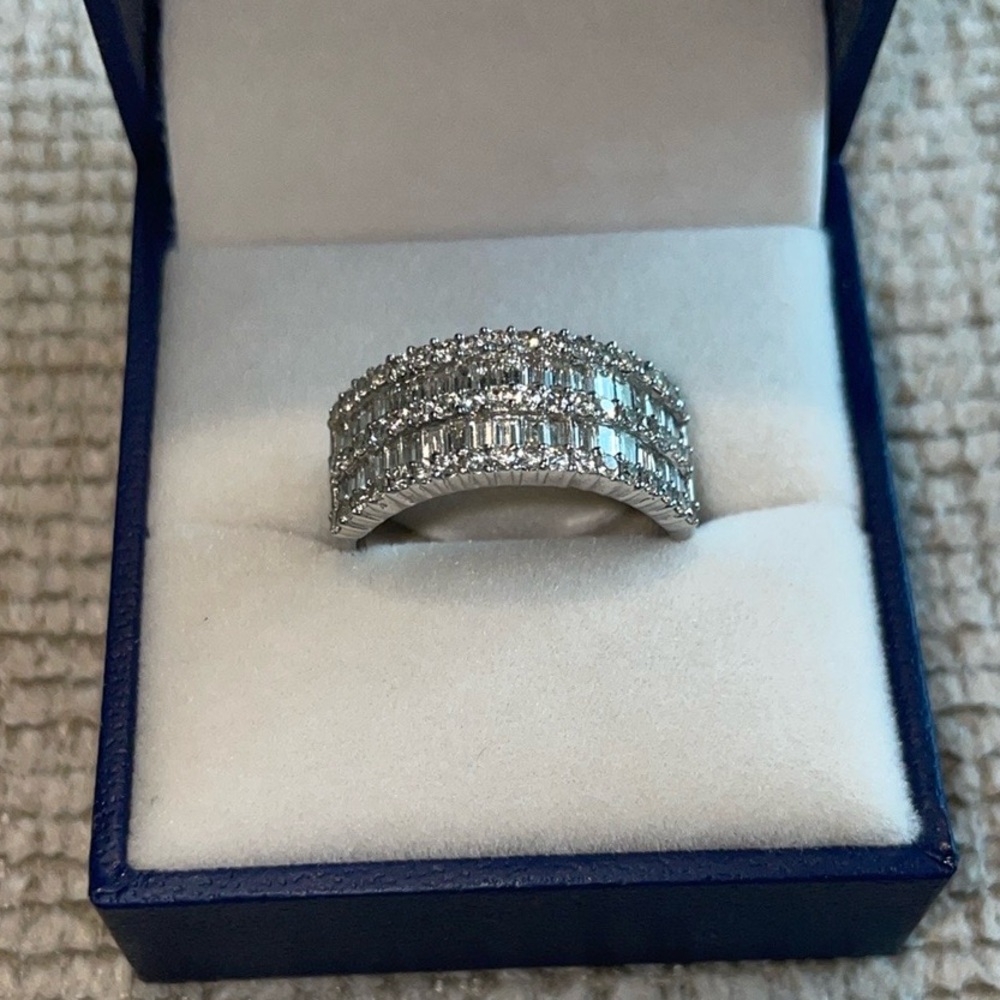 18k White Gold Diamond Ring